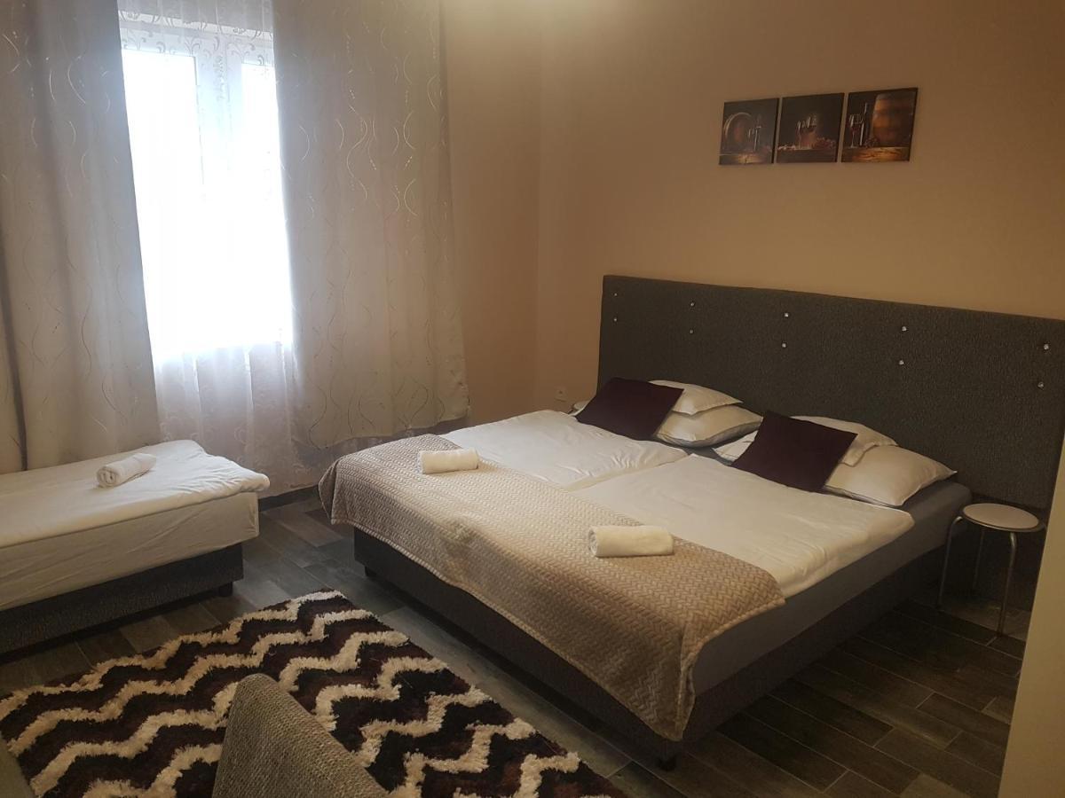 Napfeny Szallas Szeged Bagian luar foto